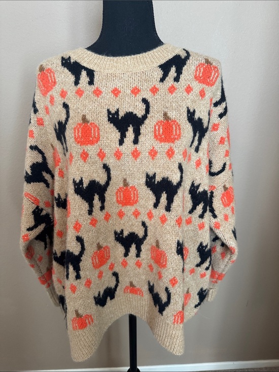Vince Camuto Sweaters - Vince Camuto Beige Crewneck Sweater with Black Cats & Orange Pumpkins